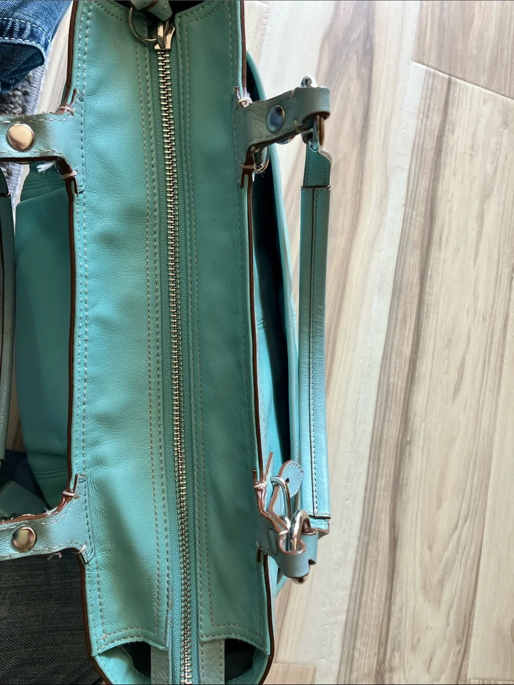 COACH GALLERY NORTH SOUTH TOTE EXCELLENT CONDITION